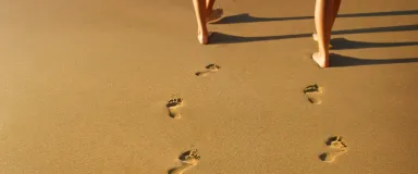 masthead sand footprints