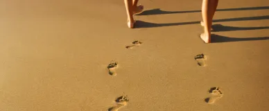 masthead sand footprints